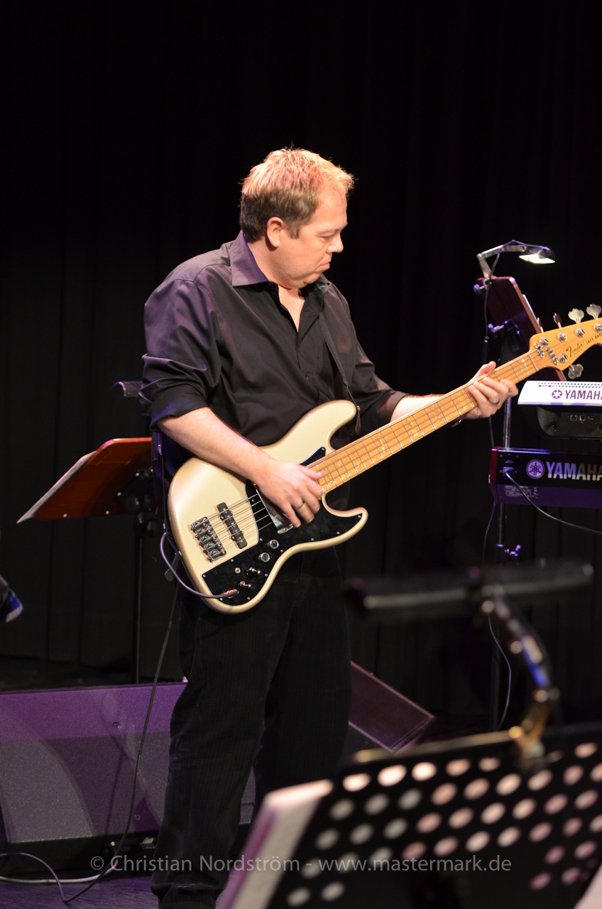 Günter Asbeck - Bass