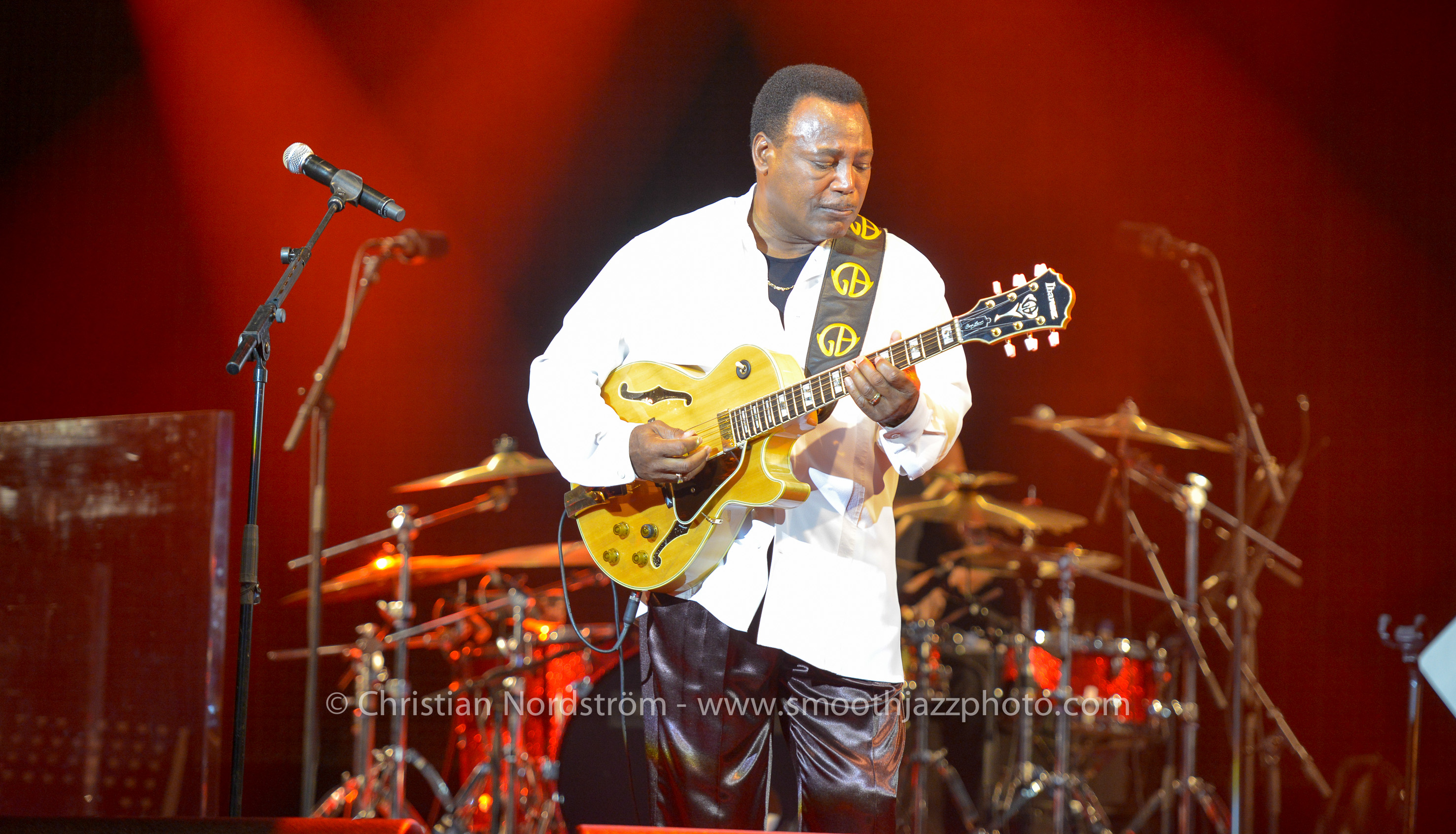 GeorgeBensonMunich2013 03