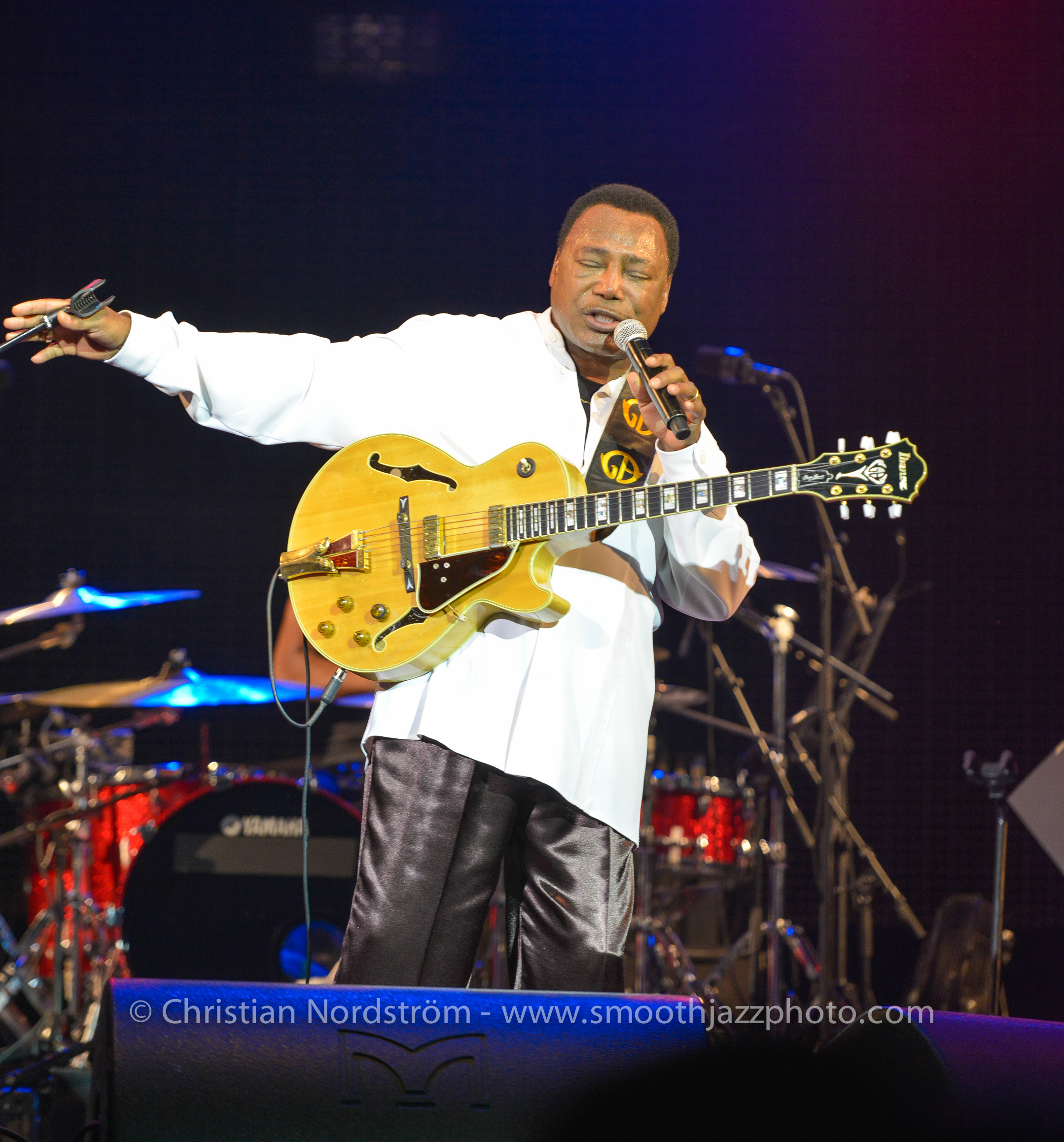 GeorgeBensonMunich2013 50