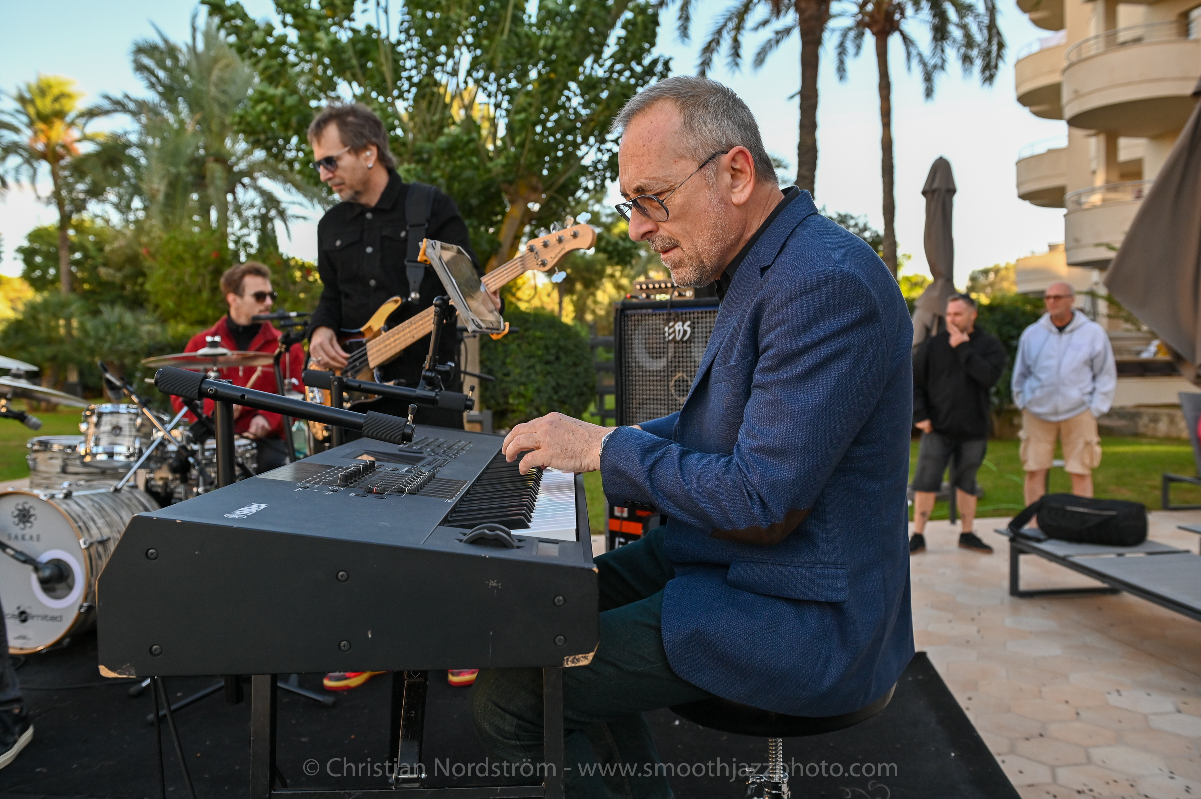 SJM2022 11 04 CoolbythePool 008