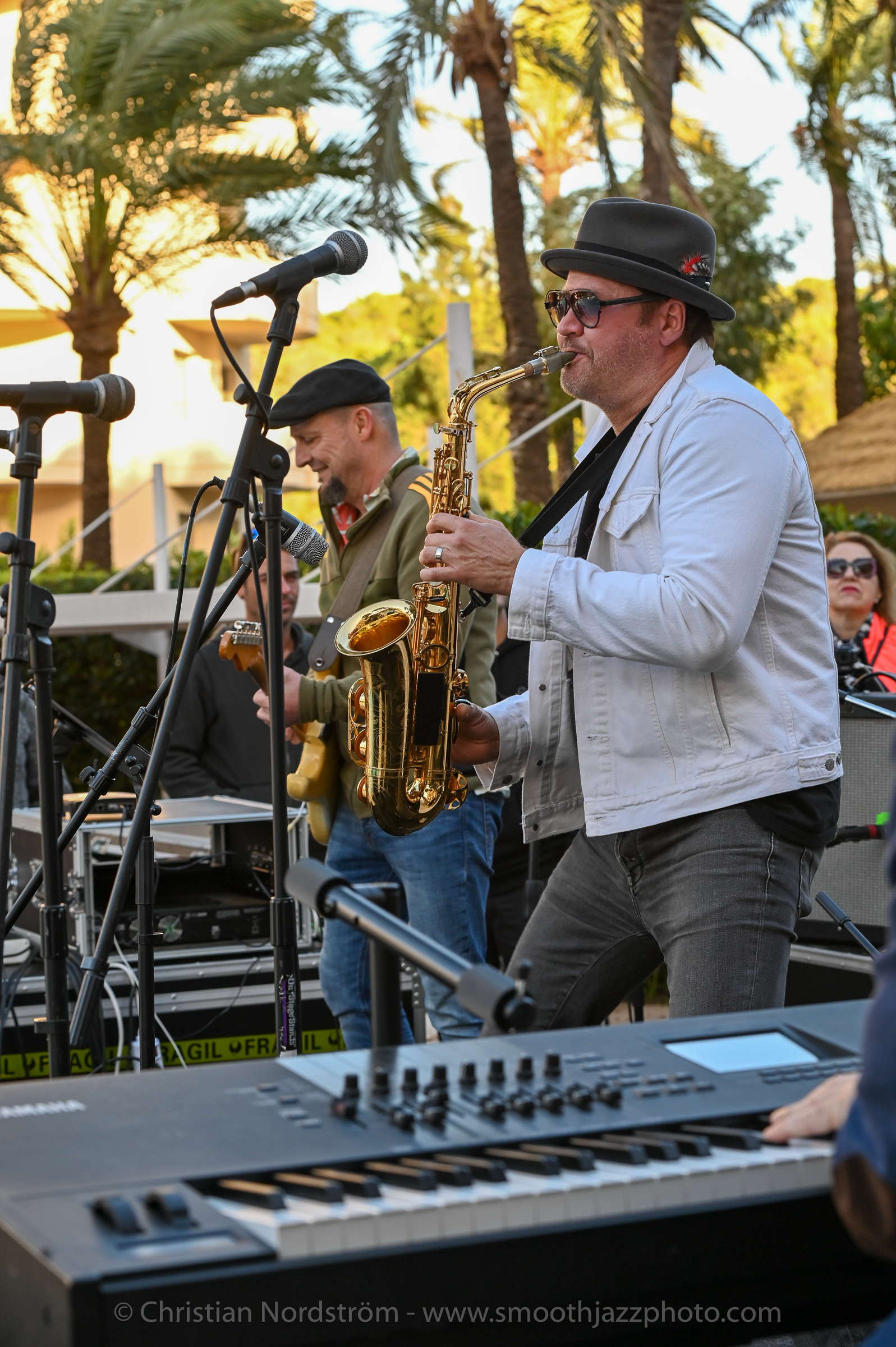 SJM2022 11 04 CoolbythePool 011