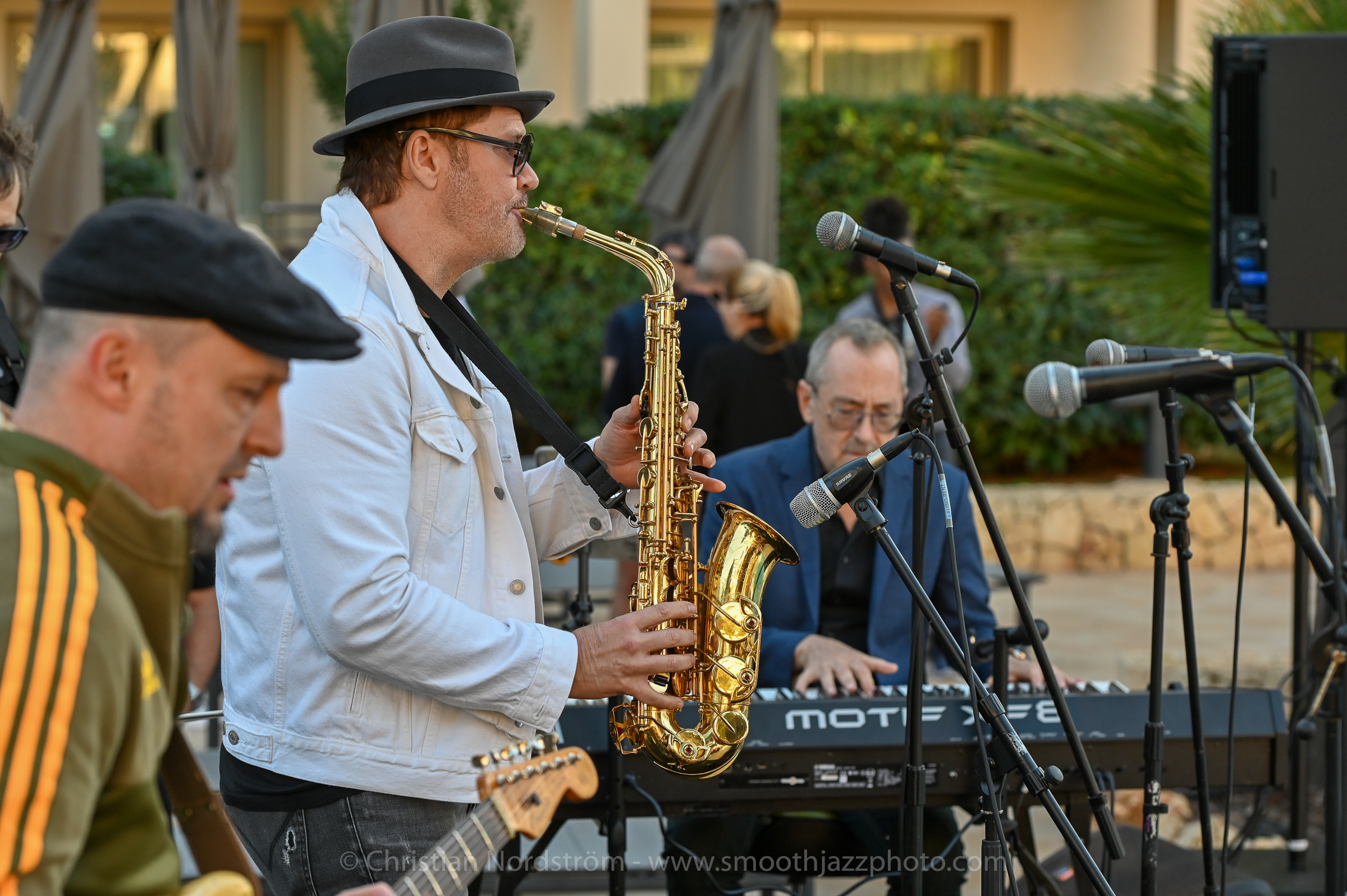 SJM2022 11 04 CoolbythePool 013